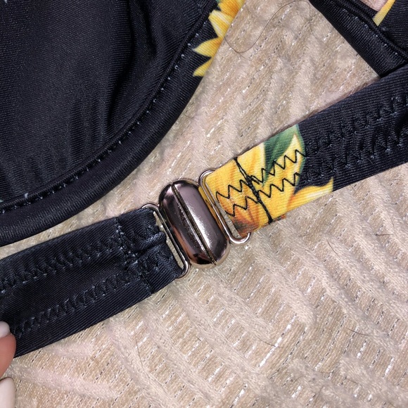 Sunflower bikini - Picture 3 of 4